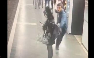 A man attacks several women in the Barcelona metro, one of them brutally