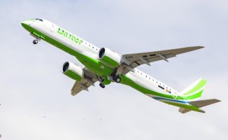The Canarian airline Binter takes off for Madrid