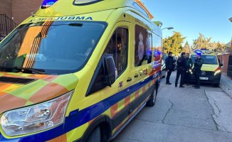 A worker seriously injured after being crushed in an aluminum company in Manzanares