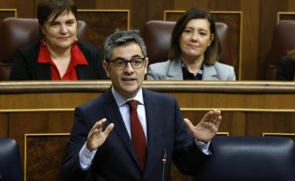 Gobierno and PSOE denounce Feijóo's "big lie" for opening up now to pardoning Puigdemont