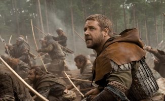 Russell Crowe broke his legs filming 'Robin Hood' and realized it 10 years later
