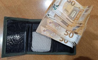 He returns a wallet with 860 euros and his phrase is valid for everything in life: "My conscience is worth more than that money"