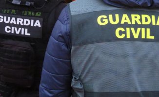 They are looking for the minor children of the woman found gagged and lifeless in Castro Urdiales
