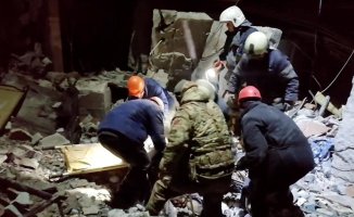 At least 28 dead in bakery hit by bombing in Lugansk region