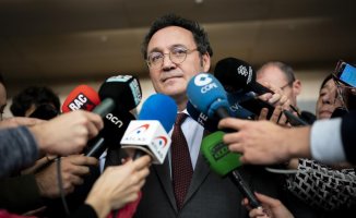 The attorney general says that he will respect the decision of the lieutenant prosecutor on Puigdemont