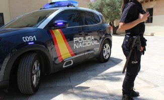 A man arrested after trying to strangle his ex-partner in the elevator of his house in Paterna