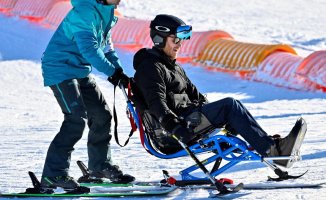Prince Harry tests an adapted ski chair
