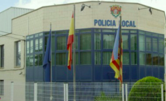 They find an 18-month-old baby alone and in diapers, in the rain, in a town in Alicante