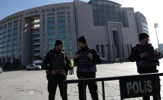 An attack against a court in Istanbul leaves one dead and five injured
