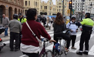 32% of fines for bicycle and scooter drivers in Valencia are for wearing headphones