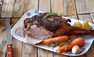How to prepare roast or baked lamb: the most traditional recipe