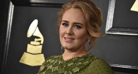 Oscars 2017: Adele gives thumbs up to Emma Stone, ‘Moonlight’