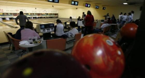 Pair of women bowlers roll 300s at nearly the same time