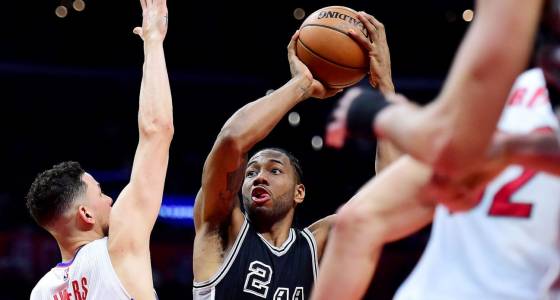 Spurs overcome Kawhi Leonard foul trouble with bigs, bench in win