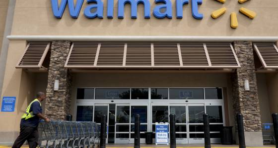 Wal-Mart adds express lanes, aided by new app functions